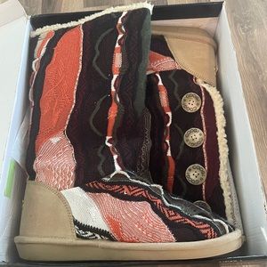 Coogi Sweater Boots, Size 10